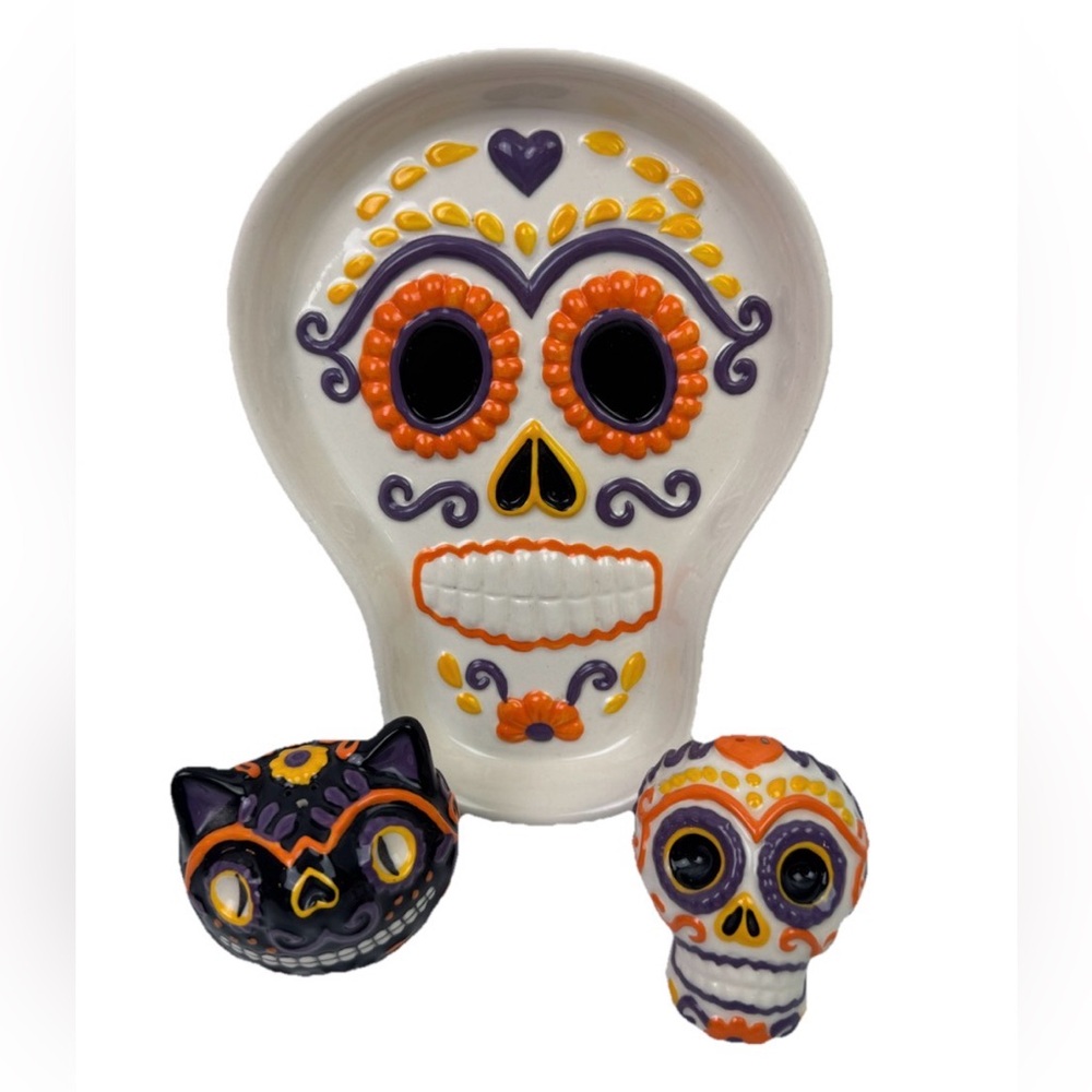 Hallmark Dia de los Muertos Day of the Dead Skull Salt ,Pepper Shakers & Plate